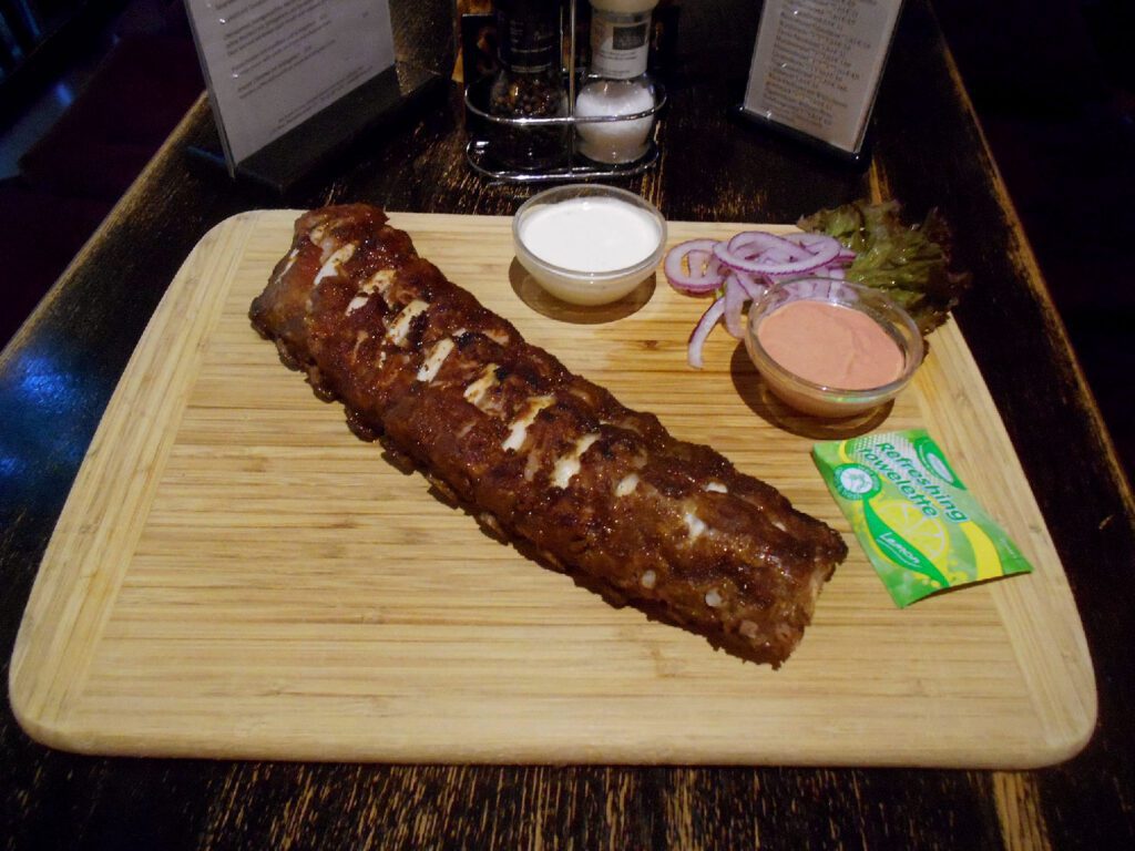 Spareribs (Schwein) mit Knoblauch- und Cocktailsauce / ACGLMO