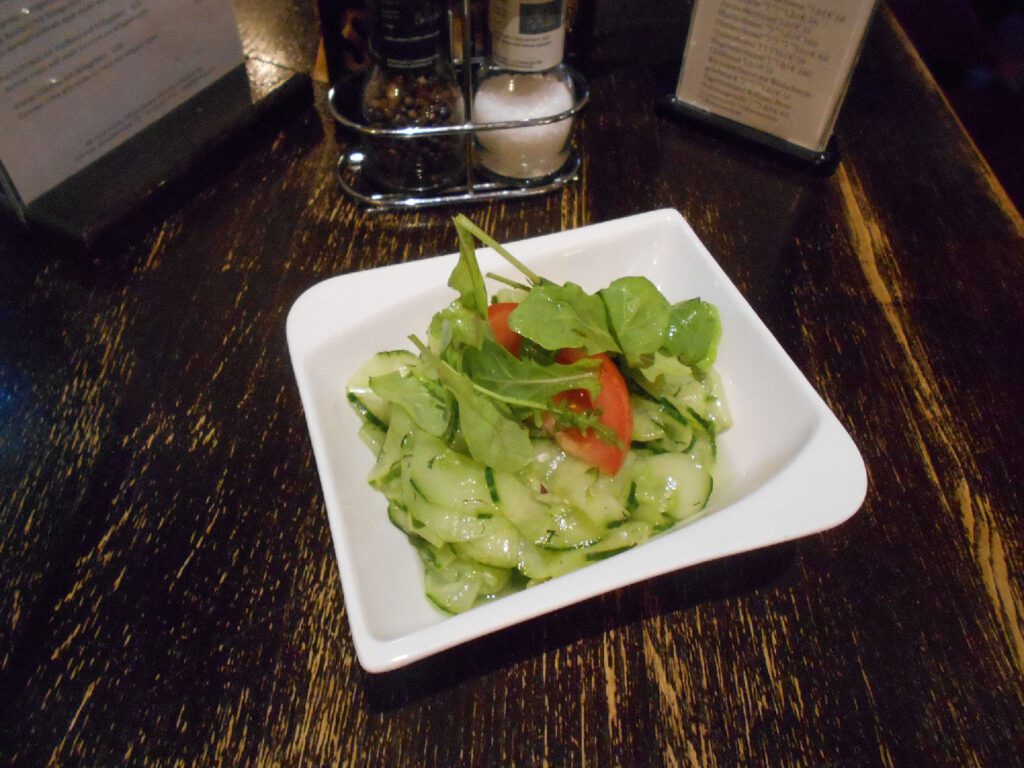 Vegetarischer Gurkensalat / FLM