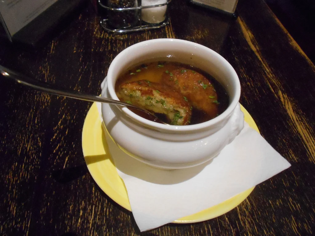 Kaspressknödelsuppe wahlweise mit Rindsuppe ODER klarer Gemüsesuppe / ACGL