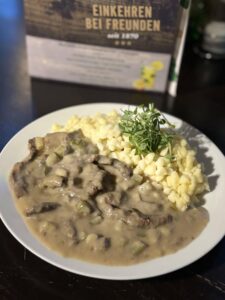 Boeuf Stroganoff mit Hausgemachten Nockerln