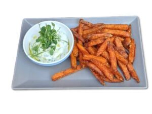 Tsatziki mit Süßkartoffel-Pommes